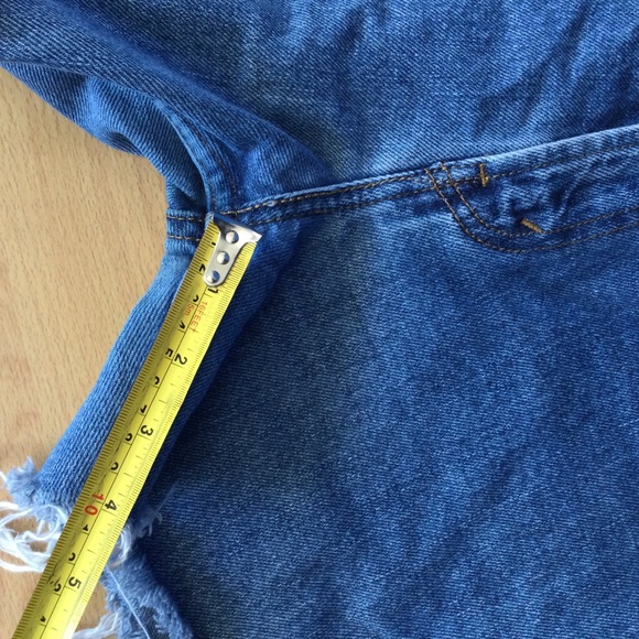 Levi's Jean Shorts 36" Cut-Offs - Picture 4 of 8